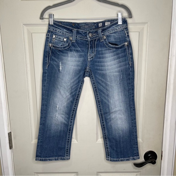 Miss Me Jeans Womens  Blue Capri Medium Wash Denim JP5335P6 Sz 26 - Picture 1 of 9
